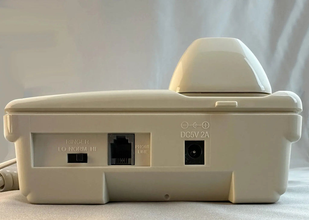 D520U Full-Featured Console Telephone with USB-A & USB-C Charging Ports